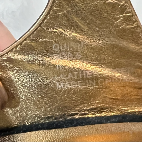 NEW DKNY Quinn Criss-Cross Strap Gold Leather & Black Suede Heels - Picture 5 of 5